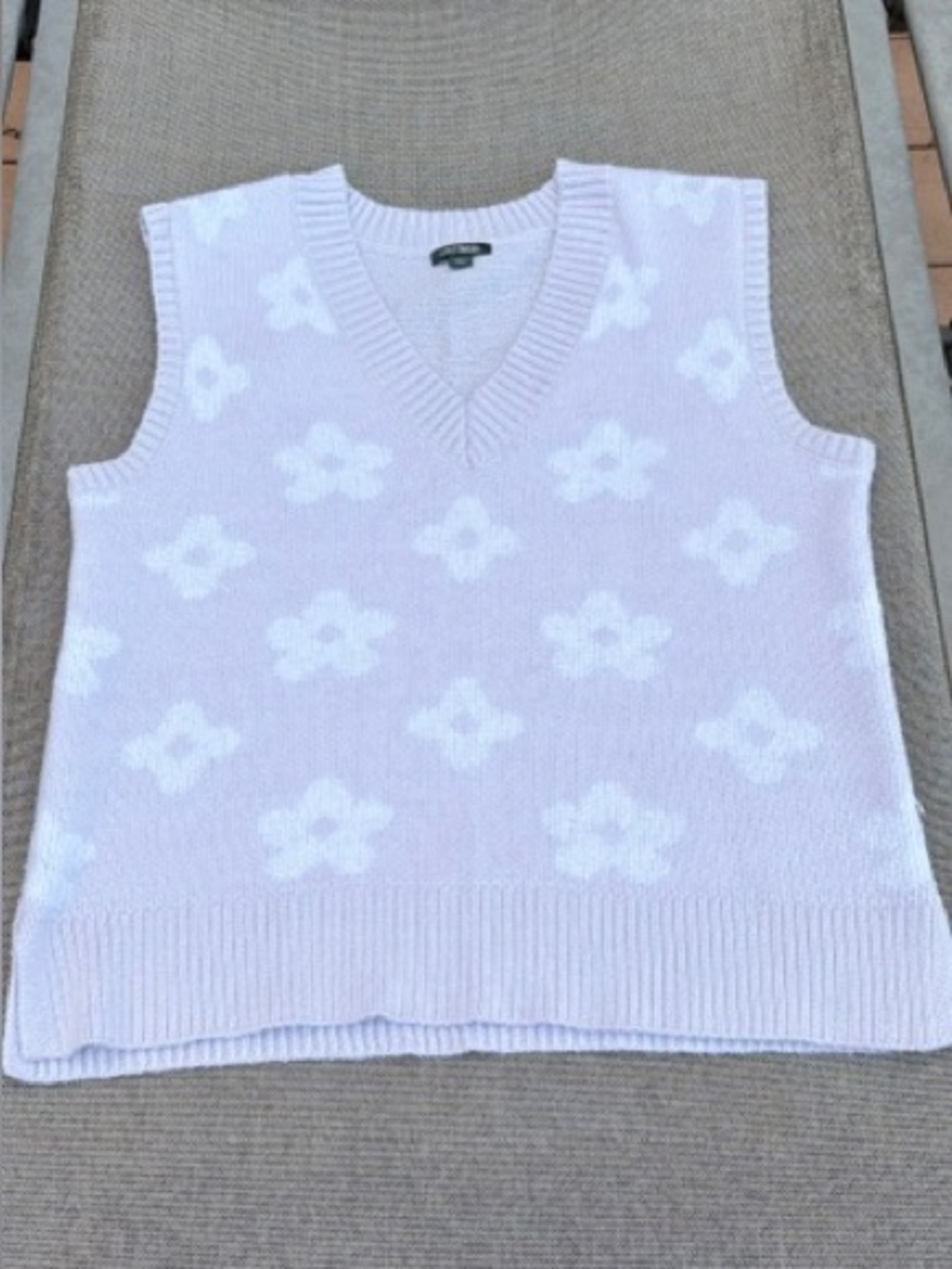 Wild Fable Lavender Retro Floral Sweater Vest great condition young adult size L